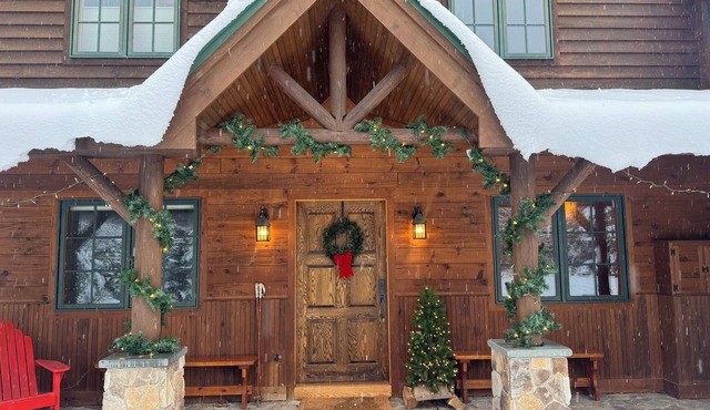 Charming 4-bedroom mountainside chalet on Sugarloaf golf course
