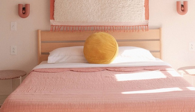 Charming bed & breakfast in delightful Kansas City with cozy vibes