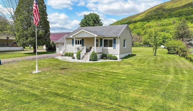 Charming Bed & Breakfast Cottage in the Mountains