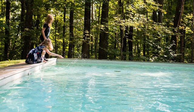 Charming Cottage Rental Near Woodstock Heated Pool, Fire Pit, Screened Porch