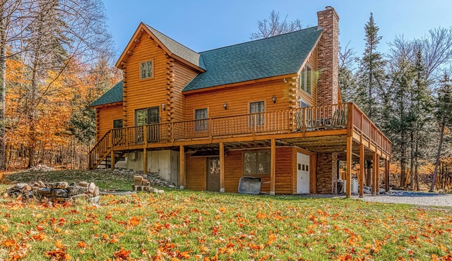 Charming home with pool table, foosball & HOA beach/dock on Moosehead Lake