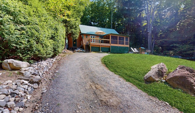 Charming Lakeview House with Deck, Cozy Fireplace and firepit