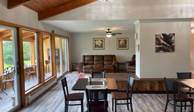 Charming Queen Suite w/Shared Firepit + Game Room