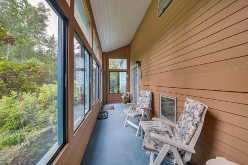 Charming Retreat w/Deck ~ 4 Mi From Casco Bay!