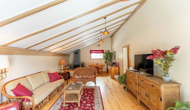 Charming Suite in Carriage House! 2 Bedrooms & Pet-Friendly in Bocabec