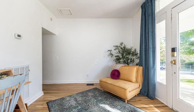 Chic 2 bed 2 bath, in 12 South