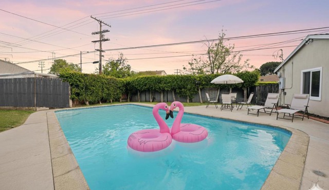 Chic Boho Retreat - Pool, Spa, Patio, Mini Golf & Arcade, Mins from Universal Studios!