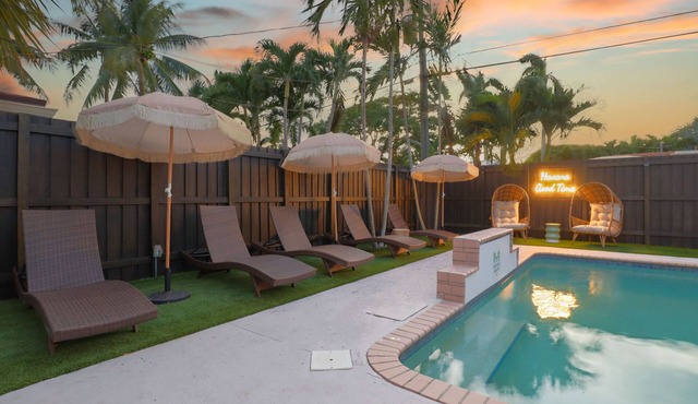 Close 2 Beach-Las Olas-Huge Pool-Waterfall-Family Friendly-4 Bedroom-Game Room!