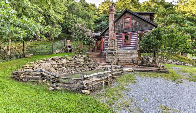 Clyde ‘Papa Bear’ Cabin, Near Smoky Mountains!