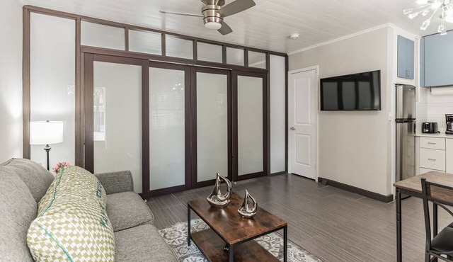 Comfortable beach apartment with pool
