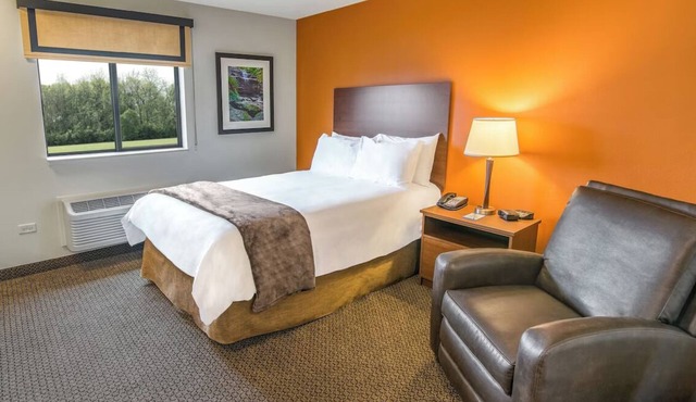 Comfortable Stay w/Pet-Friendly Room and Kitchen Near Maverik Center
