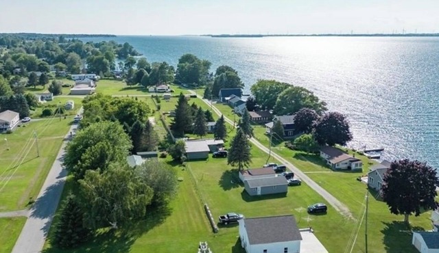 Cottage by the River - Pet OK, Marinas & Swimming nearby.