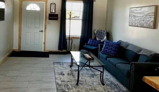 Country setting close to lake 1 bedroom queen bed sofa, full kitchens and bath