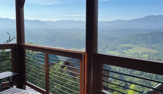 Couples Dream Getaway! Unobstructed Views of the Smoky Mountains National Park!
