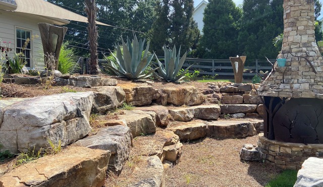 Cozy 1-bedroom apartment in charming Roswell with pool