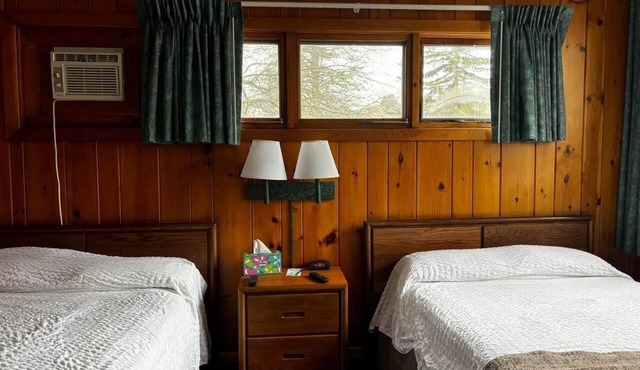 Cozy 1-bedroom hotel room in beautiful Hamilton - #318 Chenango