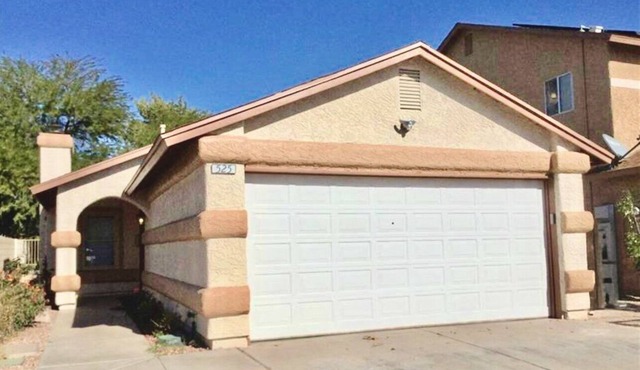 Cozy 2-bedroom house in Henderson with WiFi, AC, Solar