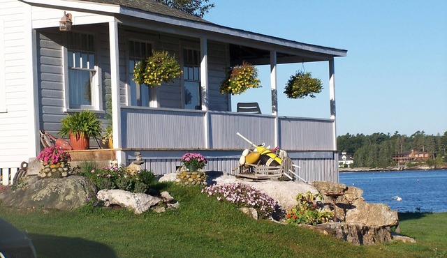 Cozy 2-bedroom cottage located in the heart of inner Boothbay Harbor.