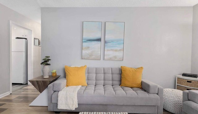 Cozy 2BR Home w/King Beds Olathe Stay+Dogs Ok