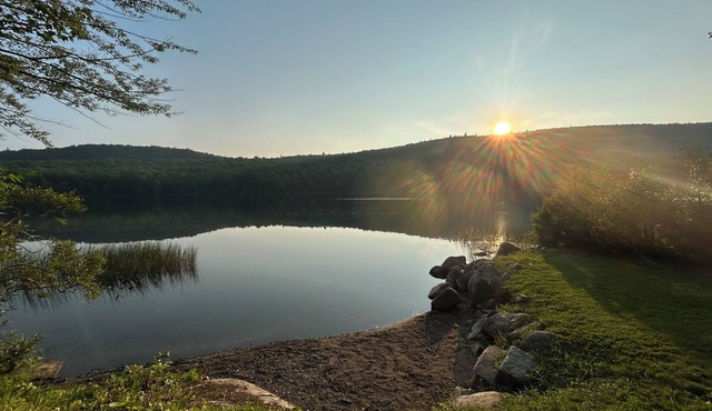 Cozy Boho Retreat Near Belgrade, Pond and Hikes