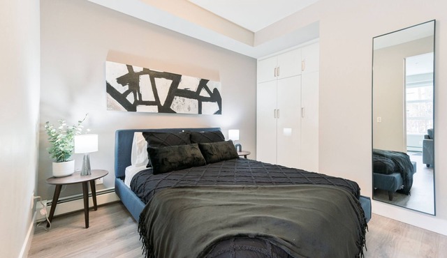 Cozy Central Modern Getaway | Mins to DT | Mins to Stampede in Calgary