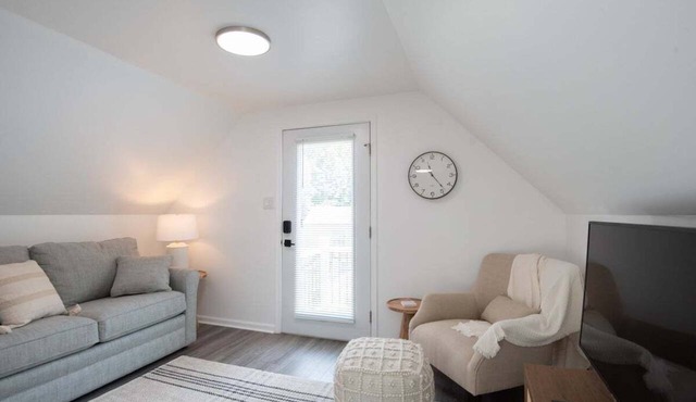 Cozy Farm Apartment w/Scenic Country View