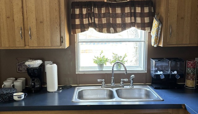 Cozy house in a quiet neighborhood minutes from outdoor fun and beaches!