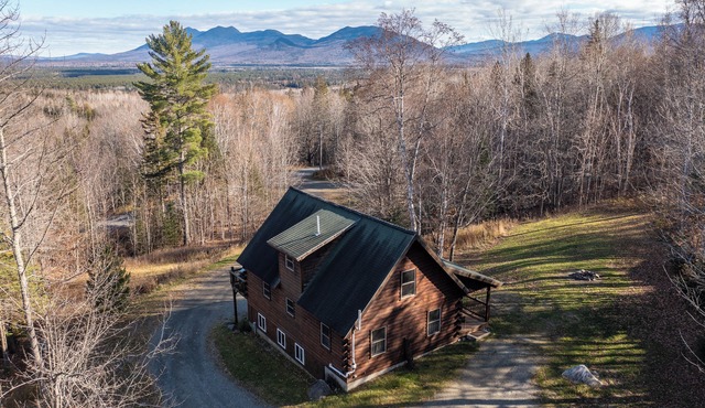 Cozy mountain cabin near Sugarloaf—your four‑season adventure escape