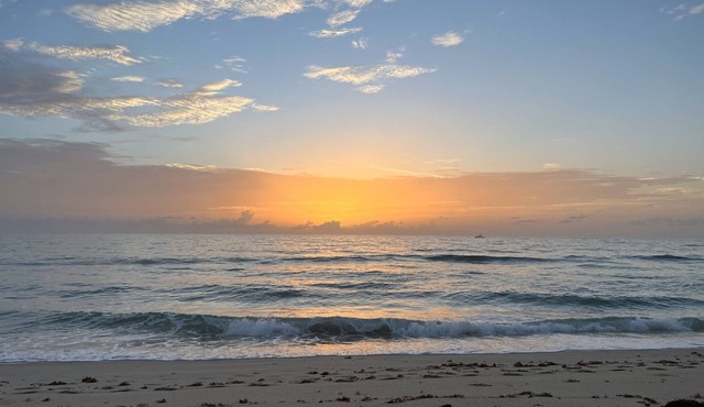 Cozy One Bedroom Beachfront Apartment in Melbourne Beach Florida!