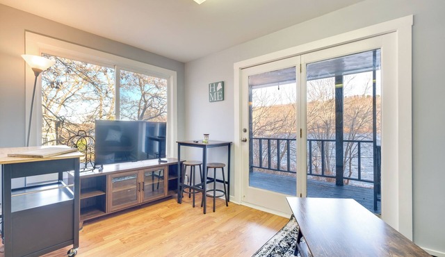Cozy Water-View Apt in the Heart of Downtown!