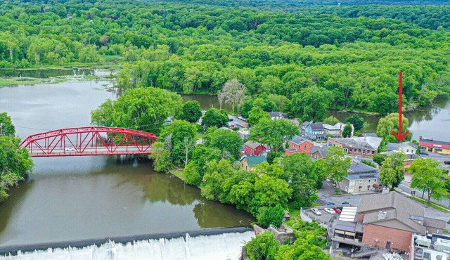 Creekside Escape- Kayaks, Paddleboards, Hot Tub, Sauna & Fire Pit
