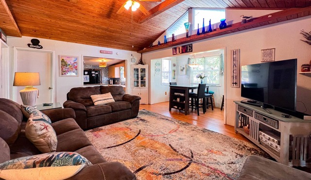 Crescent Beach Cottage | Dog-Friendly