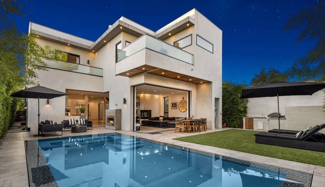 Crescent Modern - The Sophisticated "Solar House" of West Hollywood