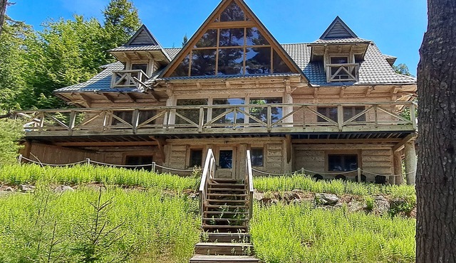 Custom lakefront lodge with game room, dock & plenty of space