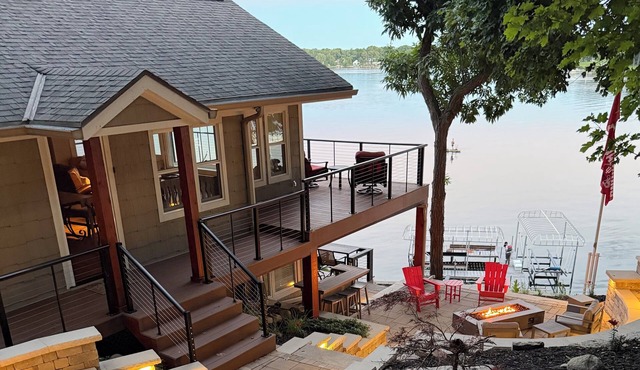Delavan Lakefront Escape with Hot Tub in Delavan