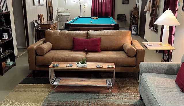 DELIGHTFUL PATIO APT W/PRIVATE ENTRY IN SOUTH KC