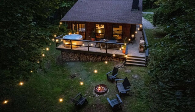 Destino Catskills Chalet - Hot Tub and Fire Place