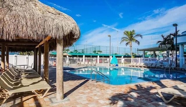Discovery Beach Resort - 1 Bedroom Suite