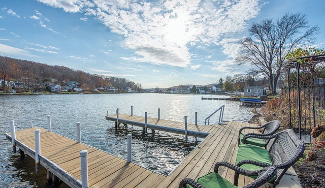 Dog Friendly Lake House with Lake Toys and Game Room 10 Person Capacity