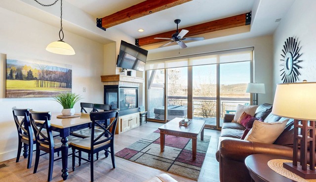 Dog-friendly Newpark townhome with private hot tub, washer & dryer, & central AC
