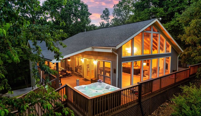 Dolly Game Room|Secluded Escape|Fire Table|Hot Tub