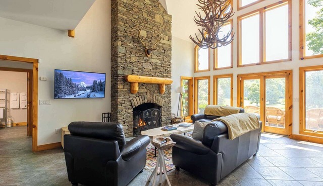 Doodletown Cabin: Pond, Outdoor Firepit + Dining