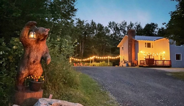 DoubleDen- AC, Hot Tub, Fire pit, Grill, Game Room