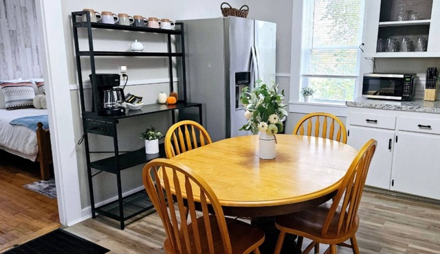 Downtown Waterville Studio Apt|Washer/Dryer
