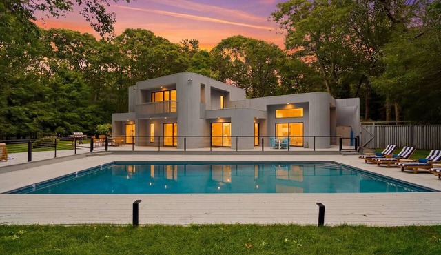East Hampton-Wainscott South Retreat-Private Acre, Heated Pool, Near Ocean Beach