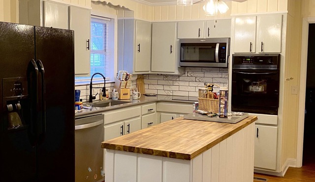 Easy access~3BR/3 baths FAST Access to downtown minutes from Nashville airport