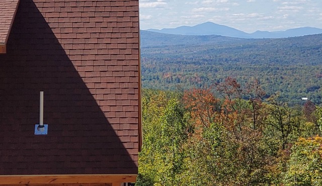 Eco Cabin, sleeps 2-4 with 90 mile views, directly on the ATV trails!