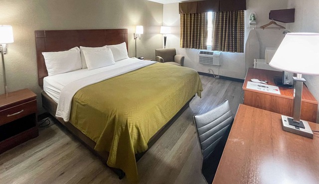 Econo Lodge Cartersville-Emerson Lake Point