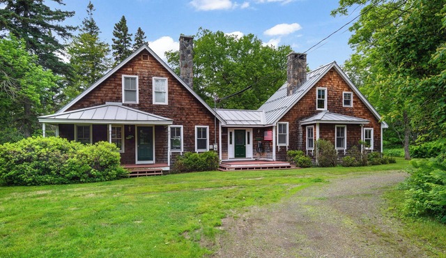 🐾Edgewater - Private dog friendly home on Rangeley Lake, just minutes from downtown