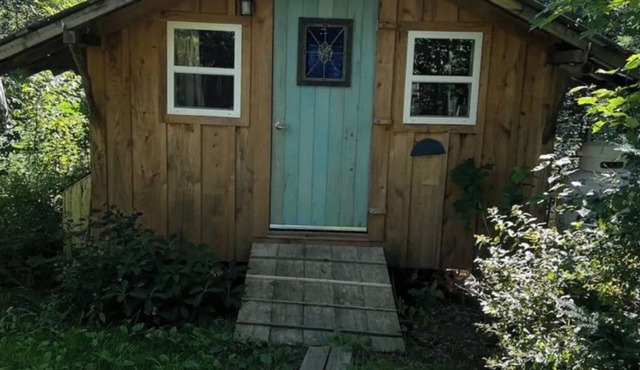 Enchanting 1-bedroom bungalow on Organic Farm— with WiFi!